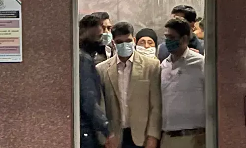 बेल या जेल पर आया फैसला: घंटे भर की बहस और ट्रांसलेट पन्ने मंगाने के बाद जज लीना अग्रवाल ने दिया फ़ैसला - अभियुक्त को न्यायिक हिरासत में भेजा जाता है...बचाव पक्ष ने दिया आवेदन-केंद्रीय जेल को दें ये निर्देश