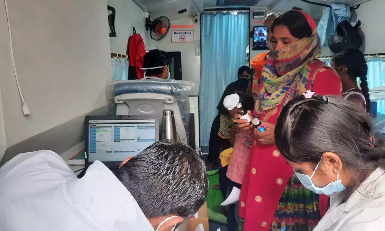 हर माह एक लाख से अधिक मरीजों को स्वस्थ बना रही मोबाइल मेडिकल यूनिट, मुख्यमंत्री शहरी स्लम स्वास्थ्य योजनाः 14 माह में 15 लाख से अधिक मरीजों का उपचार