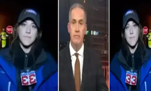 महिला रिपॉर्टर को तेज रफ्तार कार ने मारी जोरदार टक्कर, उठकर फिर से करने लगी लाइव रिपोर्टिंग...देखें ये वीडियो