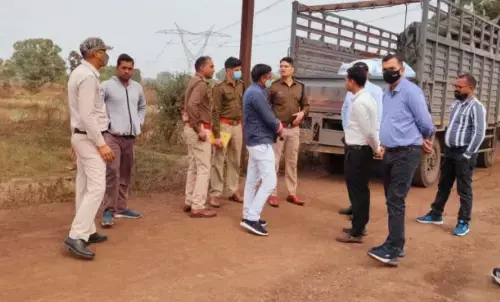 407 छोड़ दूसरे वाहन में माल लाद कर भागे लुटेरे, घेराबन्दी कर लुटेरों की तलाश जारी