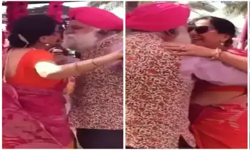 दादा-दादी का ऐसा डांस ... शादी में आए मेहमान दूल्हा-दुल्हन को भूल कर देखने लगे इनका डांस...वीडियो देखकर आपको भी होने लगेगी जलन
