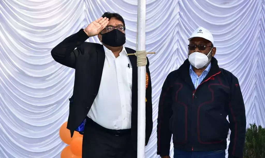 73 वें गणतंत्र दिवस पर बालको में अभिजीत पति ने फहराया तिरंगा