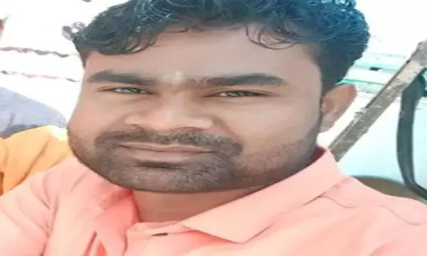 शादी से पहले युवक ने लगाई फांसी: आठ दिन बाद थी शादी, घर मे चल रही थी तैयारी...कमरे में मिला पंचायत में पदस्थ बाबू का शव ....ख़ुशी वाले घर में पसरा मातम