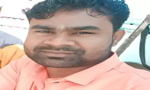 शादी से पहले युवक ने लगाई फांसी: आठ दिन बाद थी शादी, घर मे चल रही थी तैयारी...कमरे में मिला पंचायत में पदस्थ बाबू का शव ....ख़ुशी वाले घर में पसरा मातम