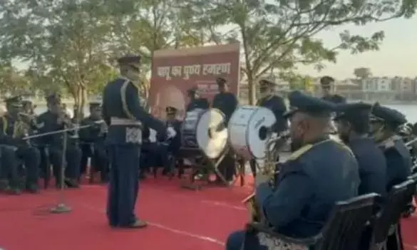 बापू के प्रिय भजन, अबाइड विथ मी बजा मरीन ड्राइव पर, केंद्र ने बीटिंग रिट्रीट से हटा दिया था