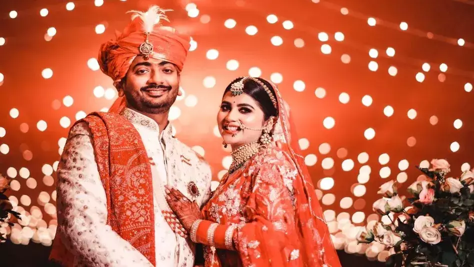 IRS अधिकारी की शादी: वेडिंग की फोटो देख यूजर ने पूछा- दहेज में कितने करोड़ मिला...  अफसर ने दिया दिलचस्प जवाब, पढ़े