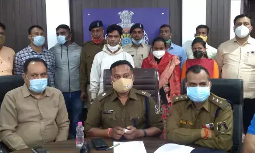 पत्नी ने प्रेमी के साथ मिलकर उतारा सो रहे पति को मौत के घाट, सब्बल से पीट पीटकर कर दी हत्या... घटना के बाद आरोपी युवक हो गया अस्पताल में भर्ती