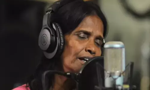 VIDEO: रानू मंडल ने गाया कच्चा बादाम सॉन्ग... सुनकर लोगों ने किया ट्रोल, बोले- अब आप तो....