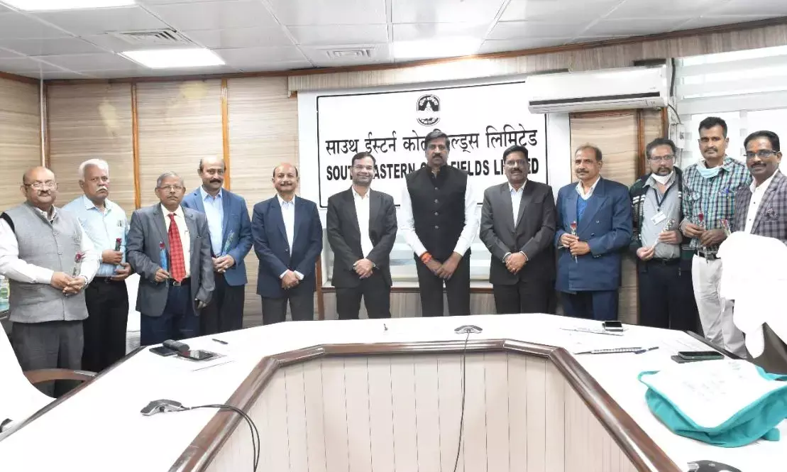 एसईसीएल मुख्यालय के सेवानिवृत्त कर्मियों की भावभीनी विदाई