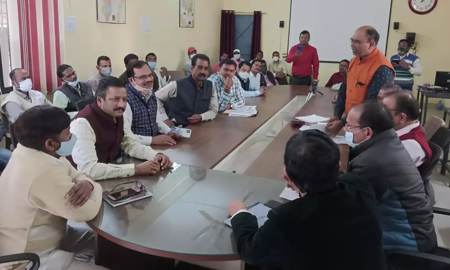 शिक्षक पद पर पदोन्नति हेतु अंतरिम सूची 1–2 दिन में जारी?...पदोन्नति प्रक्रिया को लेकर संयुक्त संचालक से मिला टीचर्स एसोसिएशन... रायगढ़ व सक्ती के शिक्षकों के त्रुटि पूर्ण सूची में होगा सुधार...