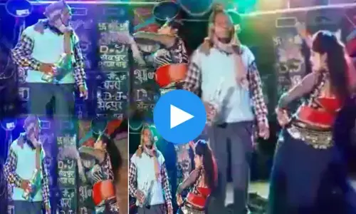 देखें VIDEO: पोते के जन्म पर खुशी में शराबी बनाकर झूमे दादाजी...बार बालाओं संग किया डांस, फिर पहुंच गई पुलिस... जानिये क्या हुआ