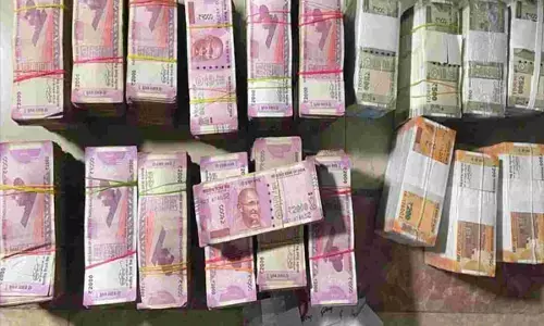 पूर्व IPS के घर खजाना: बेसमेंट में बना रखे थे 650 लॉकर, नोटों की गड्डी देख उड़े अधिकारियों के होश....अब तक हुए करोड़ो रुपये बरामद