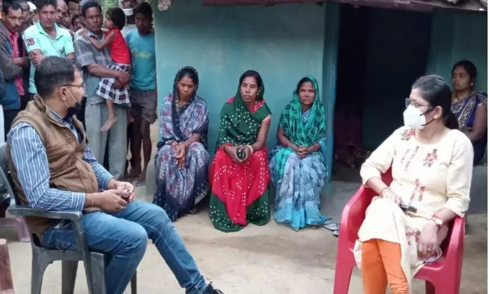 CG- मां और दो बच्चों की लाश: पति गया था काम पर, लौटा तो पत्नी और दो बच्चों की लाश मिली फंदे पर झूलती हुई.... इलाके में सनसनी