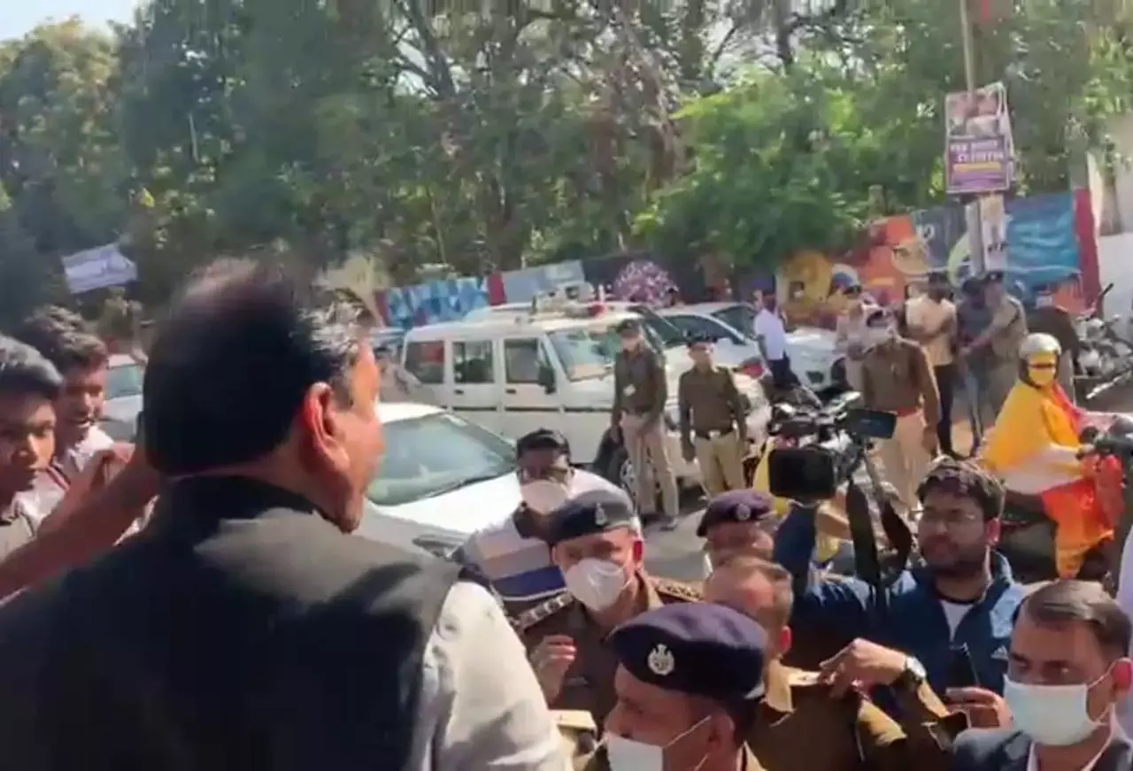 पूर्व मंत्री ने पुलिस को गालियां दी, अपशब्दों का प्रयोग, राजधानी पुलिस बोली...
