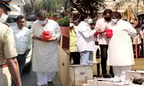 भतीजे आदिनाथ को सौंपी गईं लता मंगेशकर की अस्‍थ‍ियां, भाई हृदयनाथ के परिवार ने निभाई हैं रस्में... देखें VIDEO