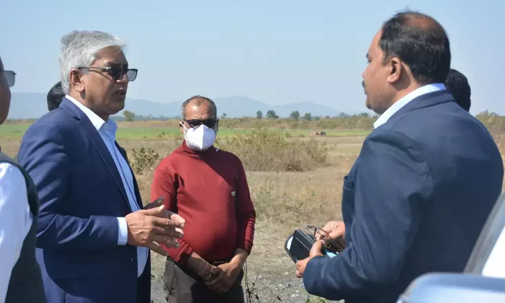 जोहिला क्षेत्र पहुँचे सीएमडी एसईसीएल, खदानों का किया निरीक्षण