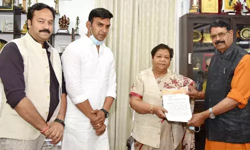 राज्यपाल से मीसा बंदियों की सम्मान निधि संबंधी हाईकोर्ट के फैसले का पालन करवाने का किया आग्रह