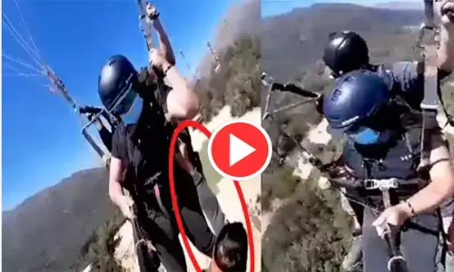 VIDEO: पैराग्लाइडिंग के दौरान हुआ हादसा, हवा में झूलता रहा बंदा... हाथ छूटते ही पहाड़ों की खाई में गिरा युवक