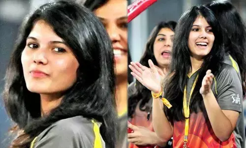 IPL 2022:  सनराइजर्स हैदराबाद की मिस्ट्री गर्ल ने लूट ली महफिल, फोटो हो रही जमकर वायरल... देखें PHOTOS