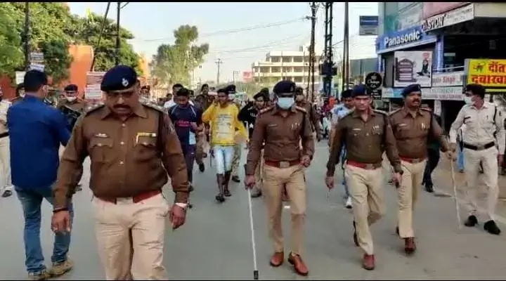 VIDEO:  जहां करता था गुंडागर्दी वही राजधानी पुलिस ने लगवाए माफी मांगते हुए फेरे , सिखाया क़ानून पालन का सबक