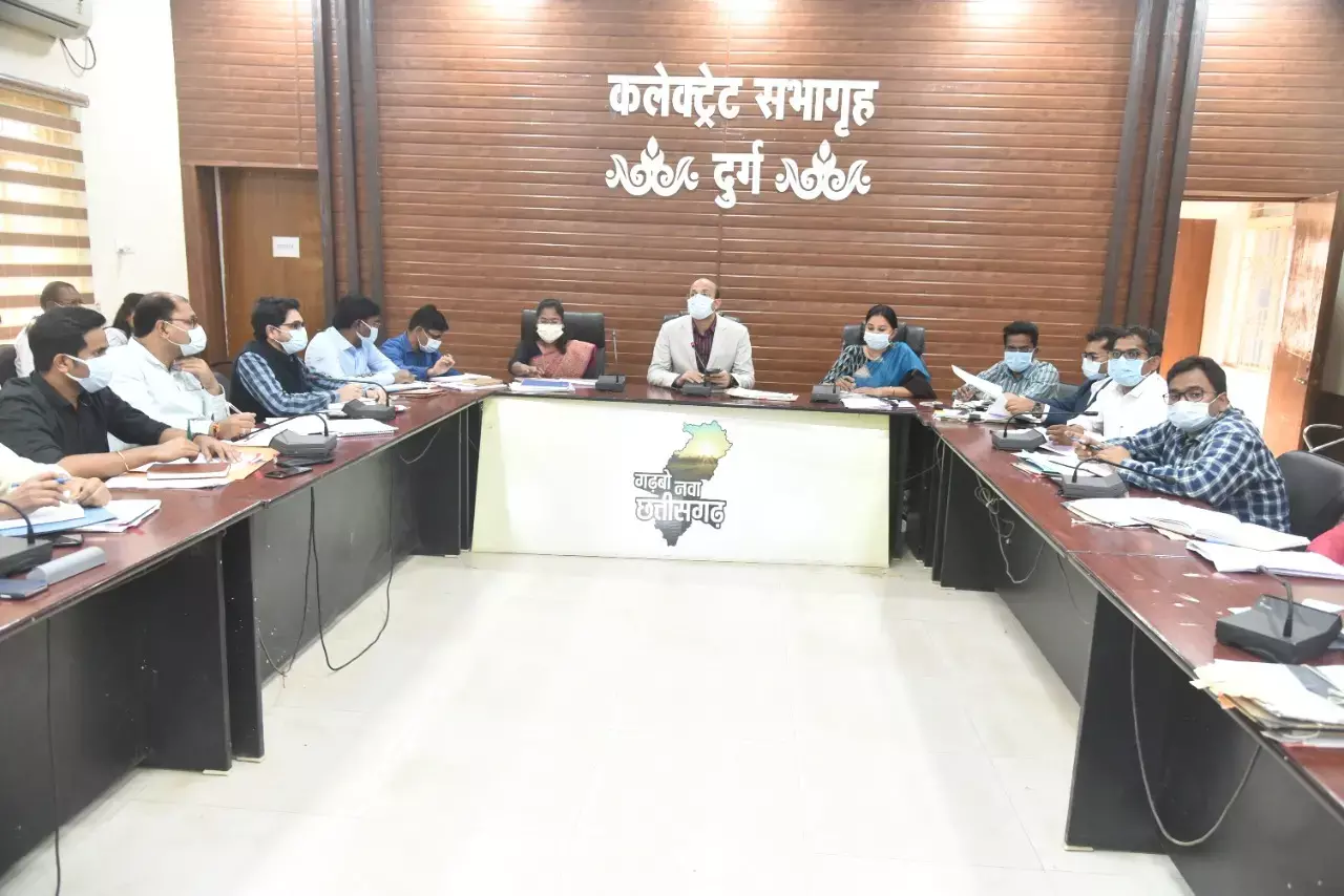जनदर्शन में आया आवेदन -सर सामूहिक विवाह योजना में मेरा विवाह करा दीजिए.. लड़की भी खोज दीजिए सर..