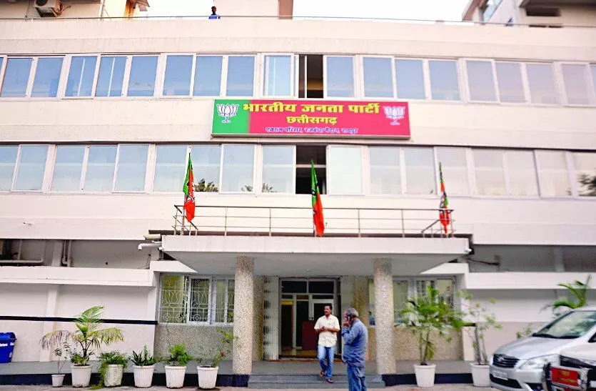 हेड कॉन्स्टेबल ने की आत्महत्या: BJP एकात्म परिसर में तैनात जवान ने खुद को मारी गोली, हुई मौत....पुलिस जांच में जुटी हेड कॉन्स्टेबल ने की आत्महत्या: BJP एकात्म परिसर में तैनात जवान ने खुद को मारी गोली, हुई मौत....पुलिस जांच में जुटी