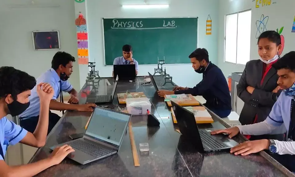 छत्तीसगढ़ के विद्यार्थियों ने खोजा एस्टेरॉयड...स्वामी आत्मानंद शासकीय अंगेजी विद्यालय के विद्यार्थियों ने हासिल की उपलब्धि