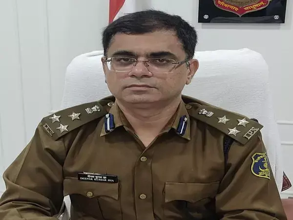 Balrampur News: CG-टीआई निलंबितः रेत माफियाओं के ट्रैक्टर से आरक्षक को कुचलने मामले में बड़ी कार्रवाई, आईजी ने थाना प्रभारी को किया सस्पेंड़