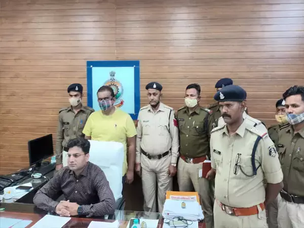 चिटफंड कम्पनी फाईन इंडिया सेल्स का डायरेक्टर गिरफ्तार.... फ़िल्म बनाने के नाम पर निवेशकों को लगाया लाखों रूपये का चूना...