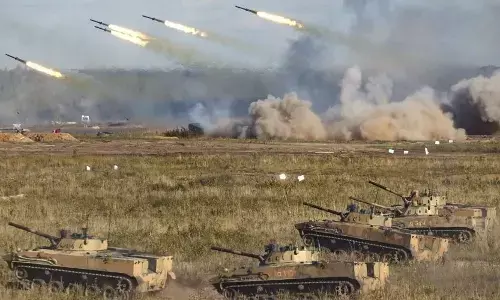 रूस ने मिसाइलों से यूक्रेन का एयरबेस और सैन्य अड्डा उड़ाया, बैंक-ATM सेवाएं प्रभावित...