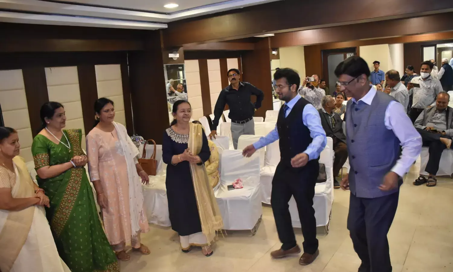 VIDEO: 84 की उम्र में भी घुटने के प्रत्यारोपण के बाद मरीजो ने किया डांस व रैम्प वाक, जीवन शैली भी सुधर सकती है आर्थराइटिस के मरीजों की