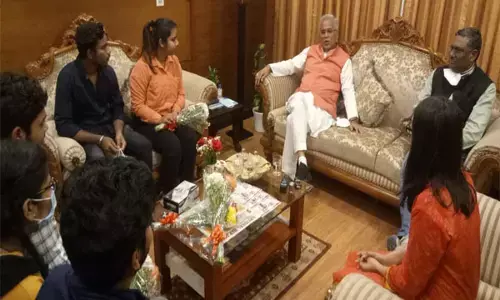 PHOTO: यूक्रेन से लौटे छात्रों से मुख्यमंत्री बघेल की मुलाकात, जाना हालचाल