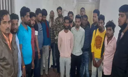 17 जुआरी गिरफ्तार: रविवार की रात जुआ खेलते जुआरी पकड़ाए, 4 लाख 62 हजार नगदी भी जब्त...