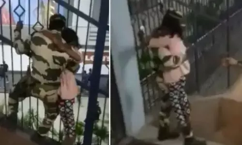 मेट्रो स्टेशन की ग्रिल पर फंस गई बच्ची... CISF के जवान ने यूं बचाई जान, देखें विडियो...