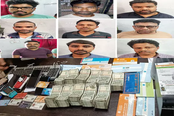 CG: नौकरी के नाम पर बेरोजगारों से ठगी करने वाला अंतरराज्यीय गिरोह पकड़ाया, मास्टर माइंड इंजीनियर ने पत्नी को भी दिया झांसा CG: नौकरी के नाम पर बेरोजगारों से ठगी करने वाला अंतरराज्यीय गिरोह पकड़ाया, मास्टर माइंड इंजीनियर ने पत्नी को भी दिया झांसा