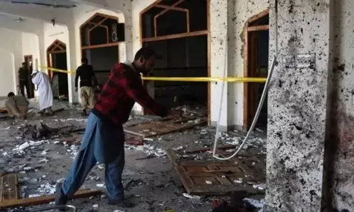 नमाज के वक्त बम धमाका, 30 की मौत....50 से अधिक लोग घायल... मची अफरा तफरी...