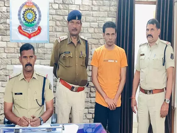 फेसबुक में दोस्ती, फिर ब्लैकमेलिंग: महिला से सोशल मीडिया में दोस्ती कर वसूले 25 हजार...फिर पति को भेज दिया व्हाट्सएप स्क्रीन शॉट...
