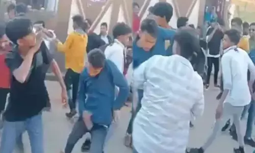 VIDEO:  लंगड़ाते हुए दुल्हन के दरवाजे पर पहुंचे बाराती, हैरान रह गए गांव वाले... जानिए पूरा मामला