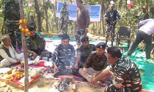 IG पहुंचे बलरामपुर के घोर नक्सल प्रभावित क्षेत्र में, किया भुताहीमोड़ पुलिस व सीआरपीएफ ज्वाइंट टास्क फोर्स कैंप का भूमि पूजन...