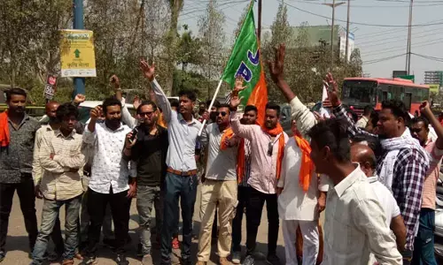 आवैध अहाता को लेकर भाजयुमो का प्रदर्शन, टीआई को ज्ञापन सौंपकर अहाता को हटाने की मांग की....