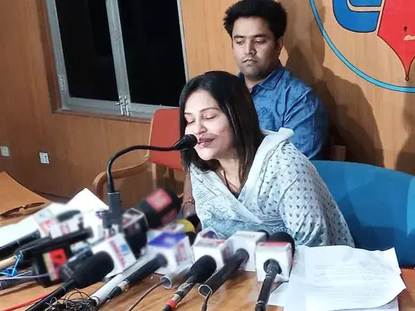 देवव्रत सिंह की पत्नी का सनसनीखेज आरोप...पहली पत्नी पदमा सिंह ने महाराज से तलाक के एवज में 11 करोड़ ऐठकर दूसरी शादी रचा ली
