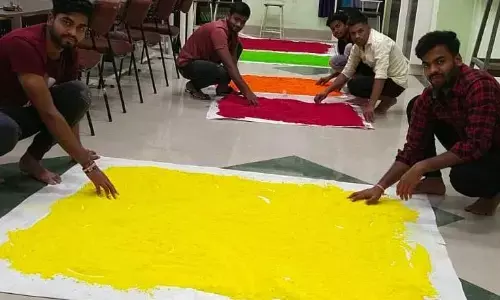 कुलपति प्रो0 चक्रवाल की कोशिशें रंग दिखाई...सीयू के ग्रामीण प्रौद्योगिकी विभाग के विद्यार्थियों ने किया प्राकृतिक गुलाल और साबुन का उत्पादन