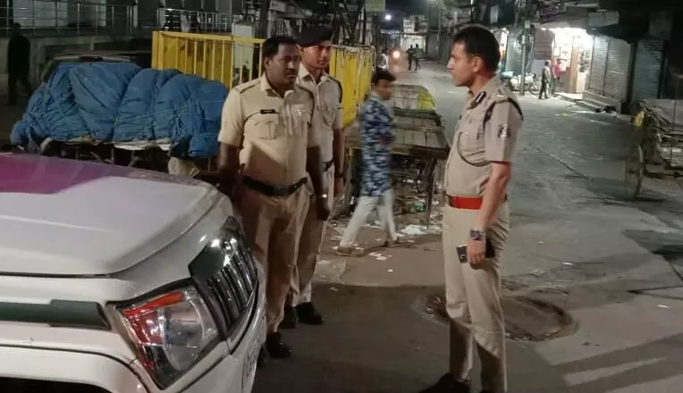 होली से पहले गुंडे और हुड़दंग करने वालों की शामत... पुलिस की चप्पे-चप्पे पर विशेष चेकिंग अभियान... 150 बदमाशों के खिलाफ कार्रवाई... होली से पहले गुंडे और हुड़दंग करने वालों की शामत... पुलिस की चप्पे-चप्पे पर विशेष चेकिंग अभियान... 150 बदमाशों के खिलाफ कार्रवाई...