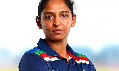 ICC WC 2022:  हरमनप्रीत कौर ने लपका ऐसा कैच, सिर के बल गिरकर भी नहीं छोड़ी बॉल- विडियो