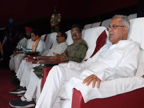 PHOTO: CM भूपेश फ़िल्म देखने पहुंचे PVR.... विधानसभा अध्यक्ष, मंत्री सहित विधायक भी है मौजूद...देखें