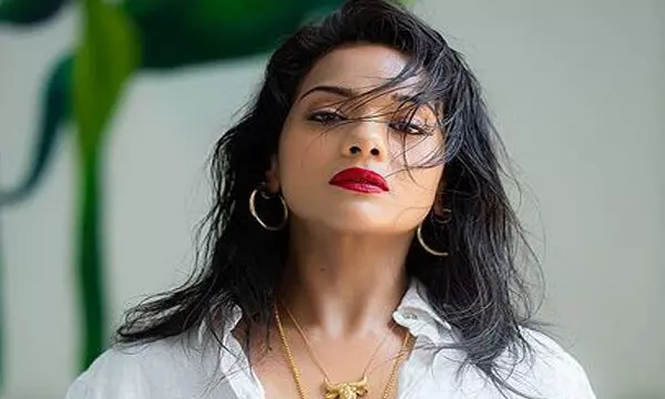 CID की इंस्पेक्टर ने सिर्फ शर्ट में करवाया फोटोशूट, तस्वीरों में दिखाया बोल्ड अंदाज... देखें फ़ोटो