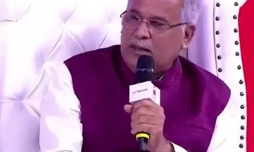 VIDEO: न्यूज चैनल के मंच पर झलका CM भूपेश का माटी प्रेम, गाया राजकीय गीत