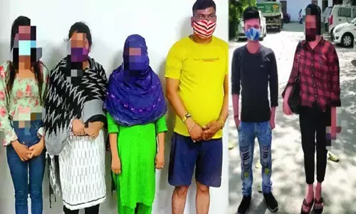 SEX रैकेट का खुलासा: स्पा सेंटर की आड़ में चल रहा था देहव्यापार, पुलिस पहुंची तो आपत्तिजनक हालत में मिले लड़की और लड़के...4 युवती, 2 युवक गिरफ्तार...