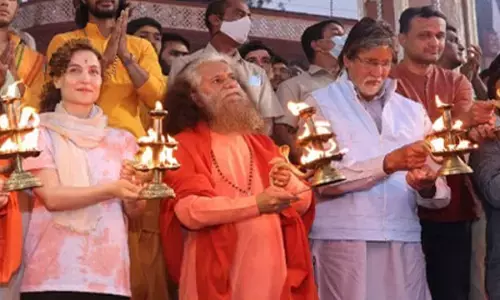 VIDEO & PHOTO: अमिताभ बच्चन पहुंचे ऋषिकेश, प्रसिद्ध गंगा आरती में हुए शामिल... घाट किनारे पूजा करते हुए वीडियो वायरल