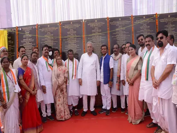 मुख्यमंत्री ने बस्तरवासियों को 104 करोड़ रुपए से अधिक के विकास कार्यों की दी सौगात...